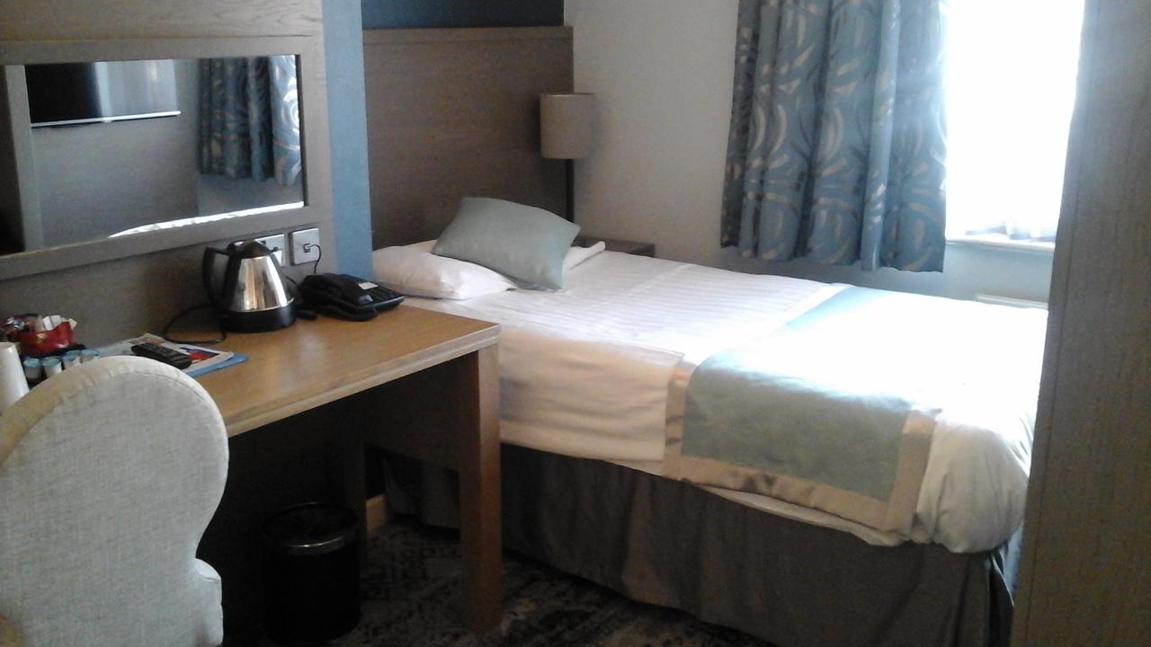 The Portland Hotel Wetherspoon Chesterfield Bagian luar foto